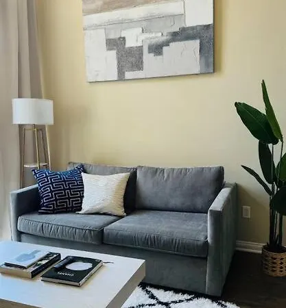 Stylish Retreat Near Venice Beach